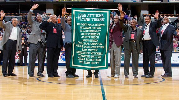 Oscar Robertson Honored at Ceremony